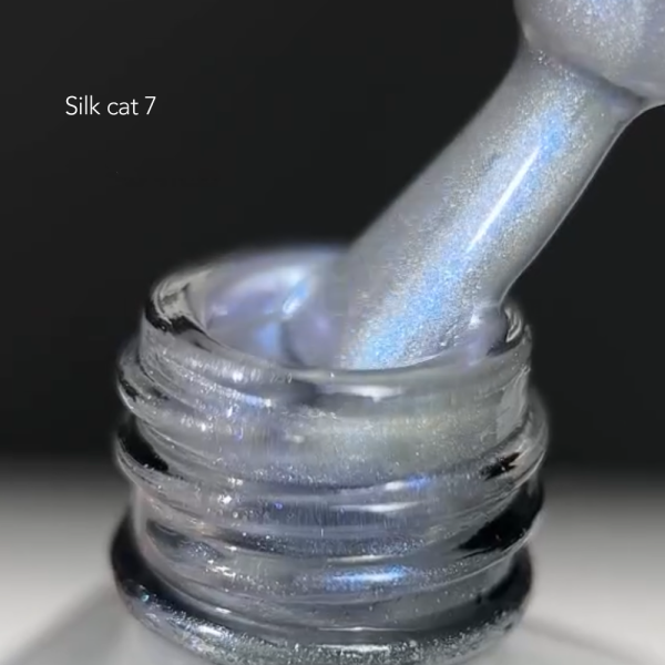 Гель-лак кошачий глаз SAGA Professional Silk Cat №07, с синим отливом,10 мл