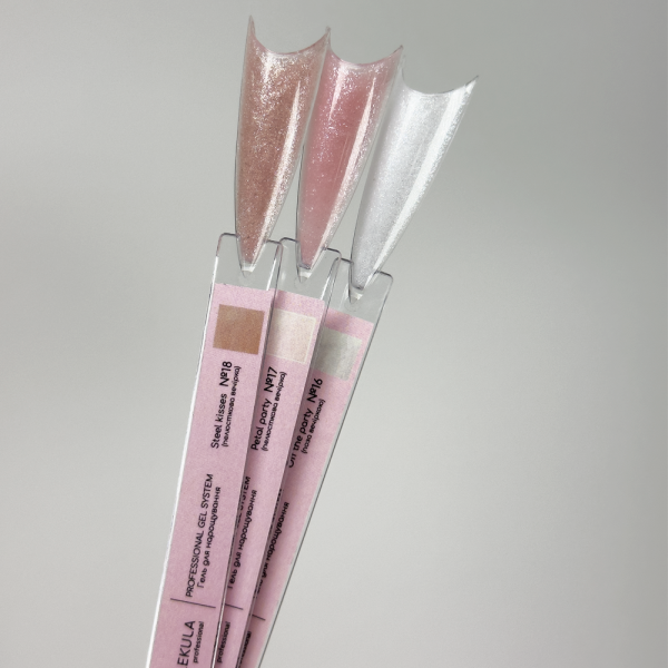 Molekula Gel №18 Steel Kisses - камуфлюючий гель, бежево-рожевий із дрібним шиммером, 30 мл