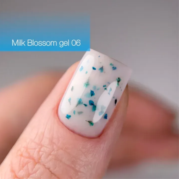 DANNY Milk Blossom Gel №06 - конструирующий гель, молочный с голубыми сухоцветами, 15 мл