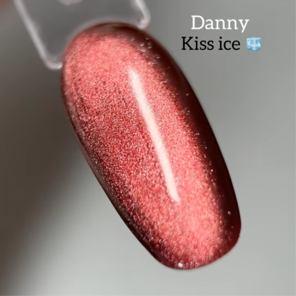 Гель-лак котяче око DANNY Kiss Ice Cat, червоний, 8 мл