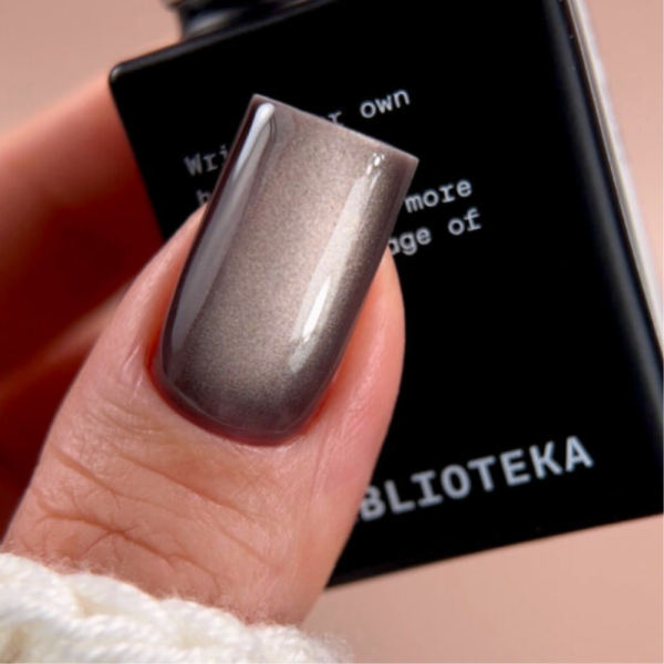 Гель-лак котяче око Biblioteka Cat Eye №01 Moon Dust, холодне сріблясте сяйво, 10 мл