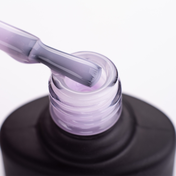 База каучукова для гель-лаку Komilfo Milky Violet Base, молочно-фіолетова, 15 мл (без HEMA та TPO)
