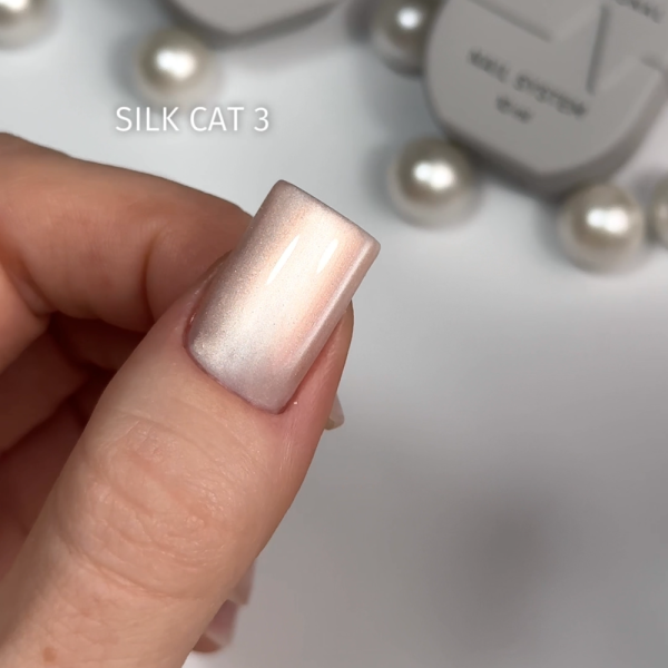 Гель-лак кошачий глаз SAGA Professional Silk Cat №03, с розовым отливом, 10 мл
