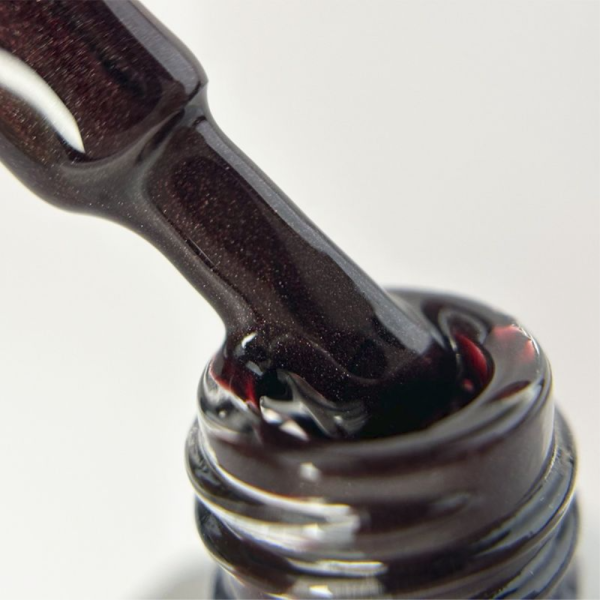 Гель-лак SAGA Professional Love Red №04 кошачий глаз, глубокий винный с легким шиммером, 10 мл