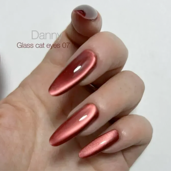 Гель-лак котяче око DANNY Glass Cat Eyes №07, скляний рубін, 8 мл