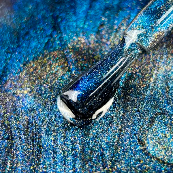 Гель-лак котяче око LUNA Color Cat Eye №266, синій, 8 мл