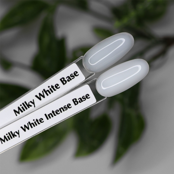 База каучукова для гель-лаку Komilfo Milky White Intense Base, молочно-біла, 8 мл (HEMA/TPO free)